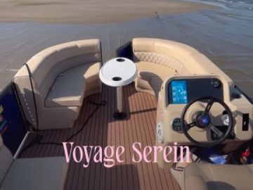 ✨ Une expérience unique sur l’eau ! ✨
🚤 Découvrez notre bateau ponton 9 places parfait pour des moments inoubliables :
 🌅 Apéro entre amis
🎉 Anniversaire...